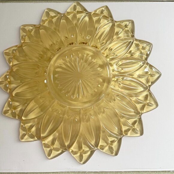 Vintage Federal Glass Petal Yellow Sunflower Pressed Glass 11.5" Serving Plate - Picture 2 of 6